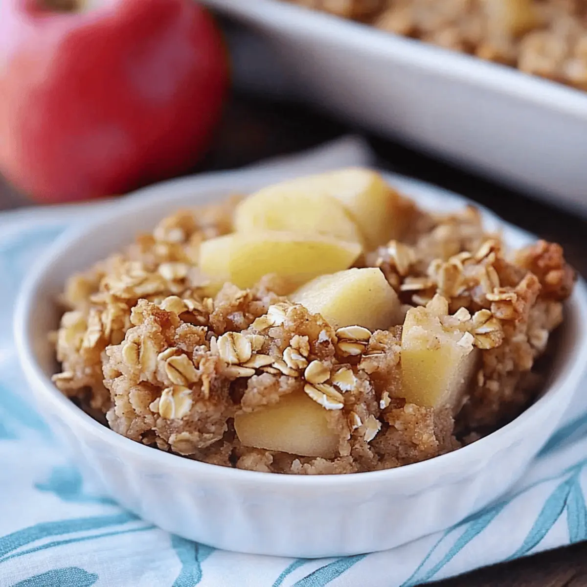 Amish-Style Oatmeal Apple Breakfast Bake with Cinnamon Delight