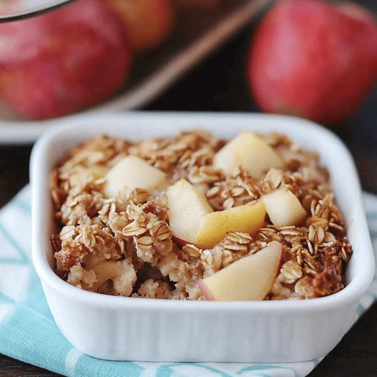 Amish-Style Oatmeal Apple Breakfast Bake with Cinnamon Delight