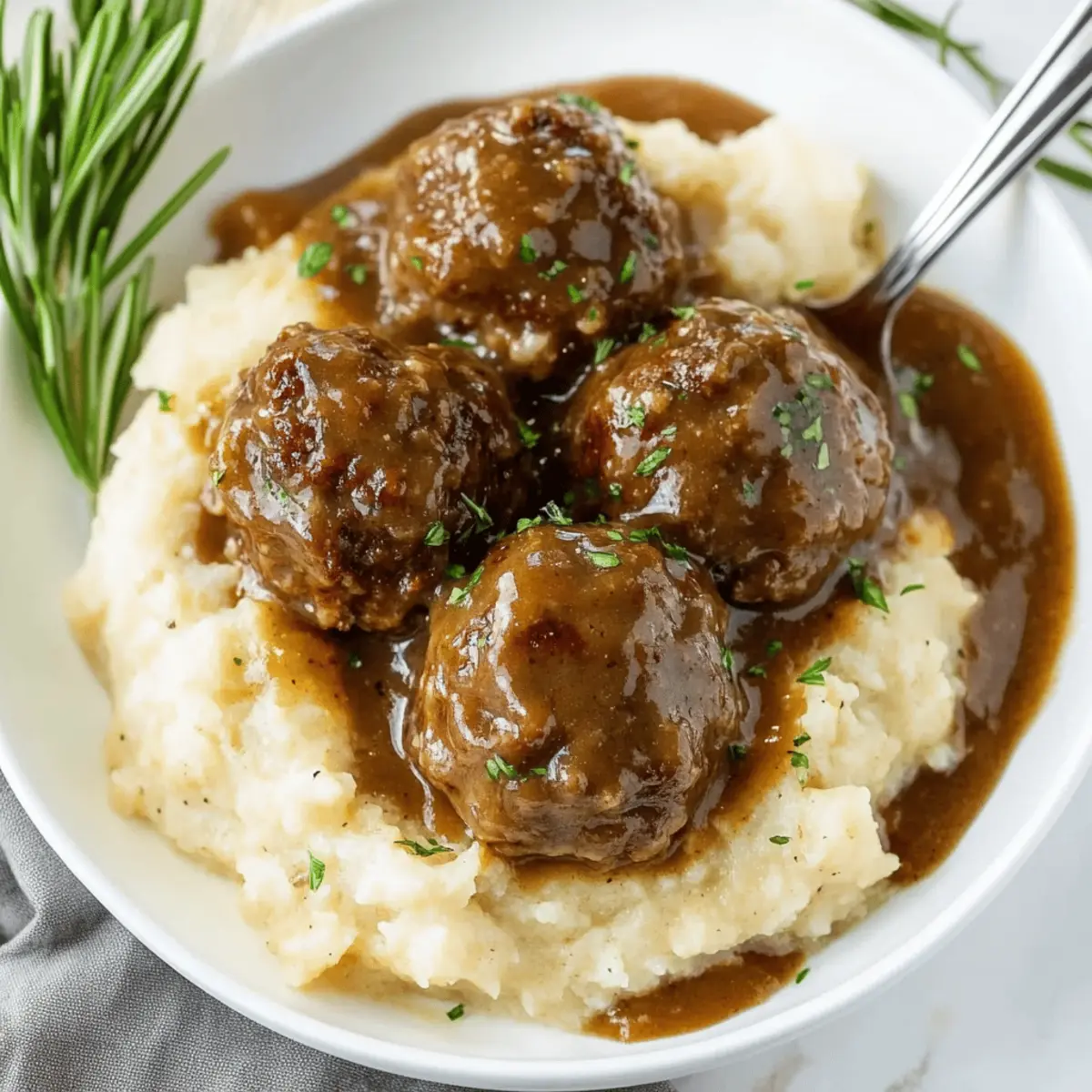 Delicious Meatballs and Gravy Recipe for Comfort Food Lovers