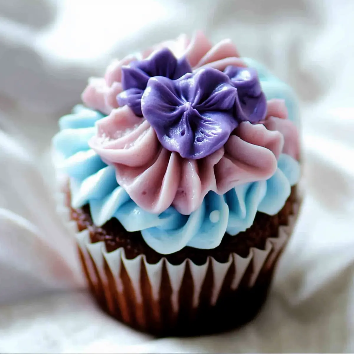 Easy Cupcakes Decoration Ideas with Swiss Meringue Buttercream