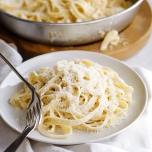 Traditional Italian Fettuccine Alfredo